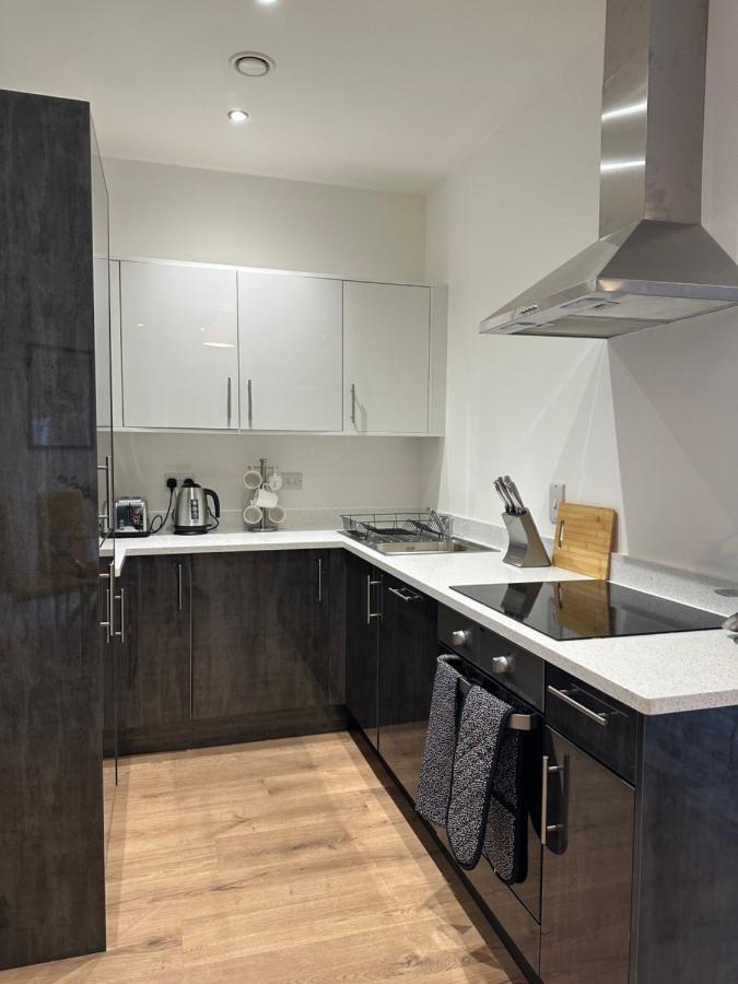 Sleek & Stylish Apartment By Dh Aparthotels Peterborough Eksteriør billede