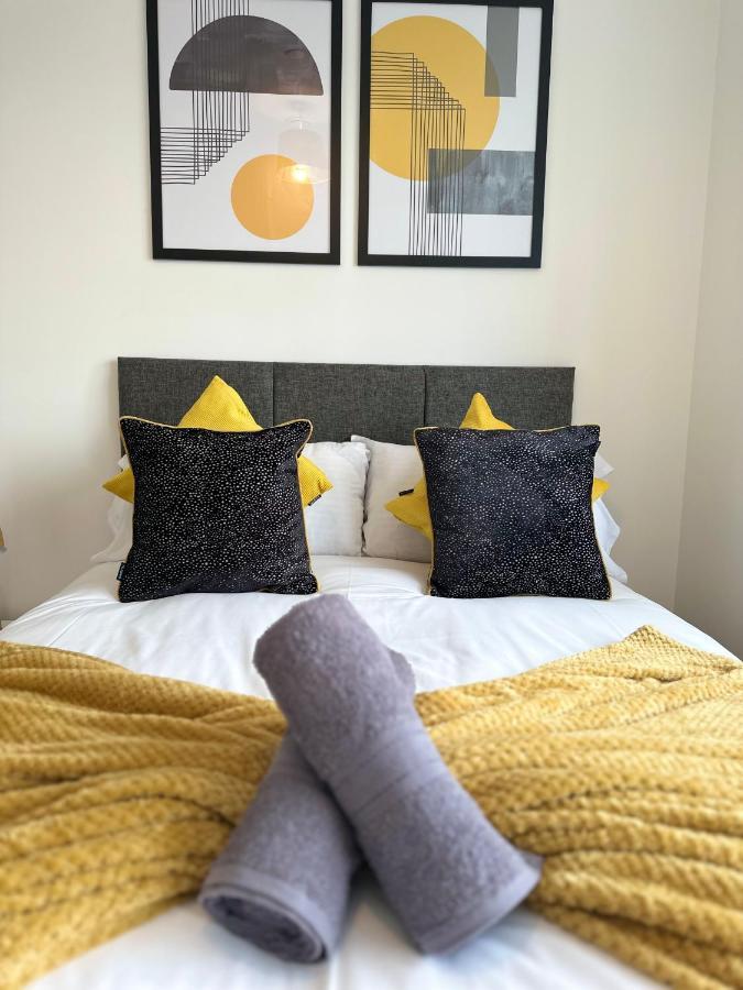 Sleek & Stylish Apartment By Dh Aparthotels Peterborough Eksteriør billede