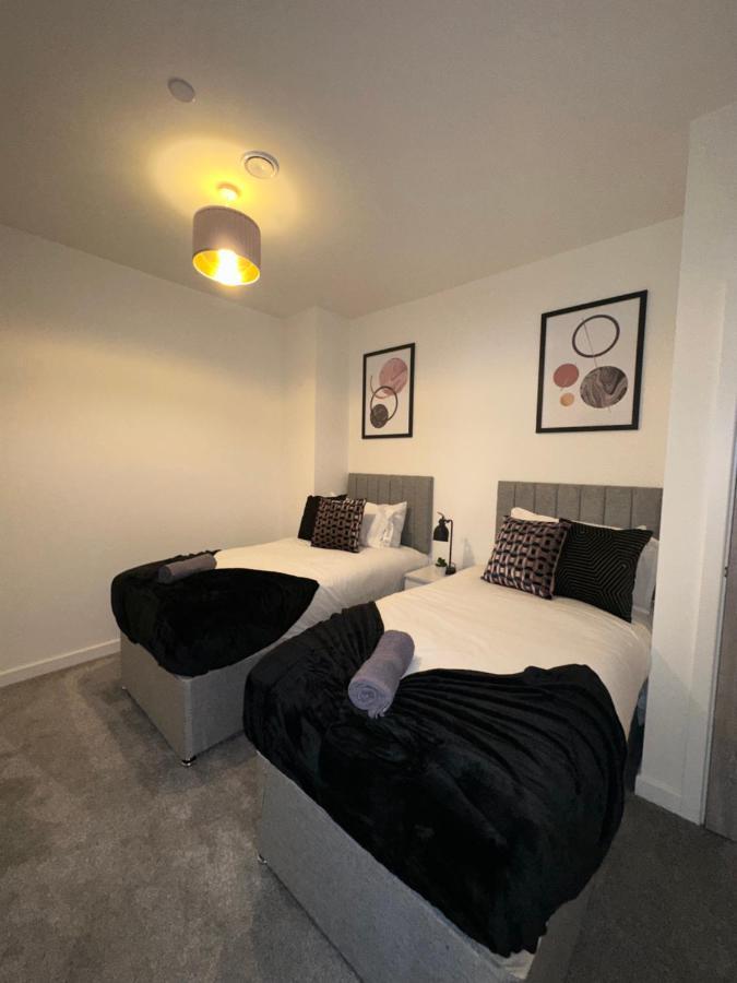 Sleek & Stylish Apartment By Dh Aparthotels Peterborough Eksteriør billede
