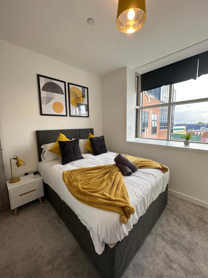 Sleek & Stylish Apartment By Dh Aparthotels Peterborough Eksteriør billede