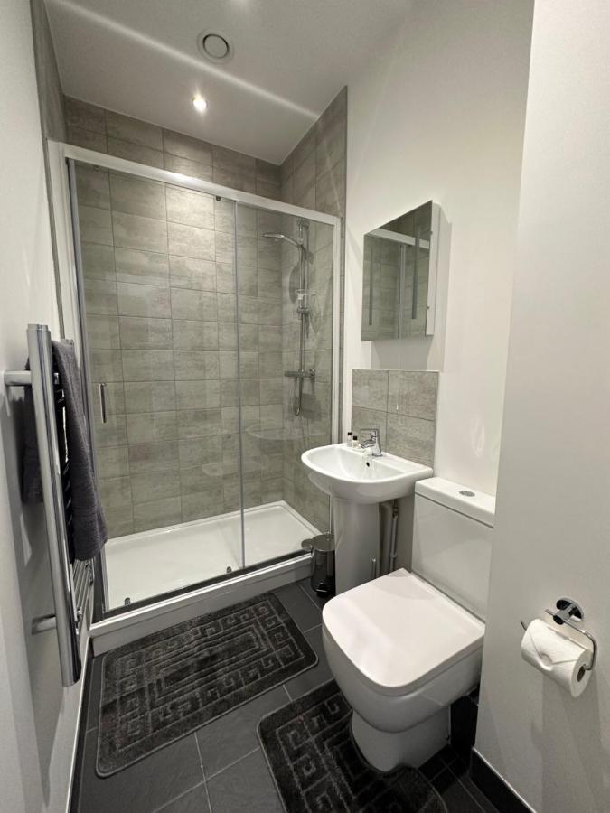 Sleek & Stylish Apartment By Dh Aparthotels Peterborough Eksteriør billede